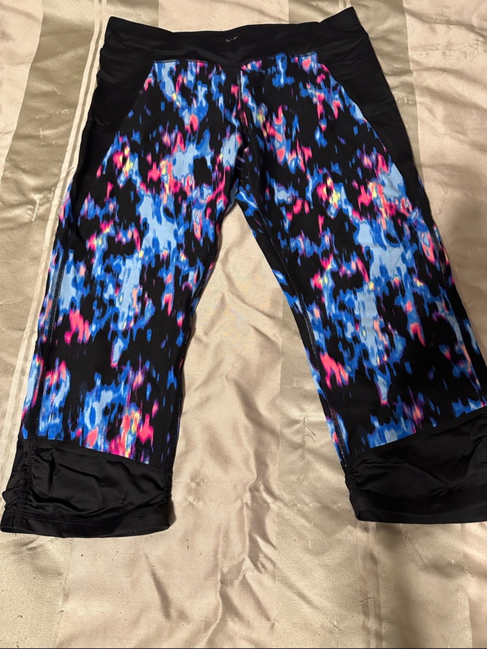 Calvin Klein Black Capri Leggings with Blue & Pink Splash Print, Womens XL